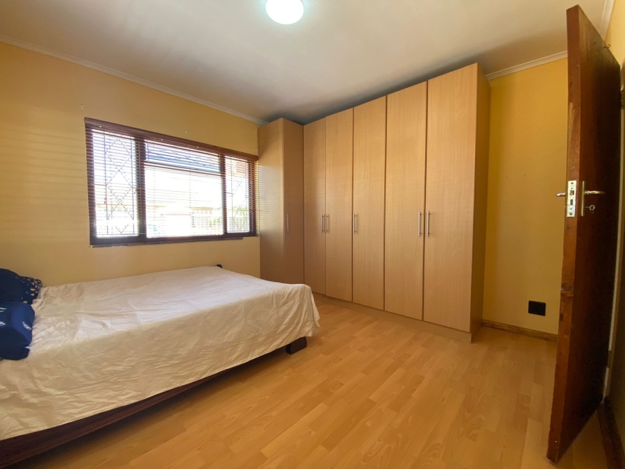 To Let 4 Bedroom Property for Rent in Lansdowne Western Cape